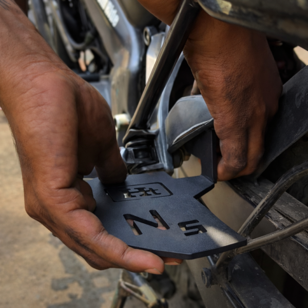 REAR COMFORT PILLION FOOTREST PULSAR NS 160/200 | DOMINAR 250/400